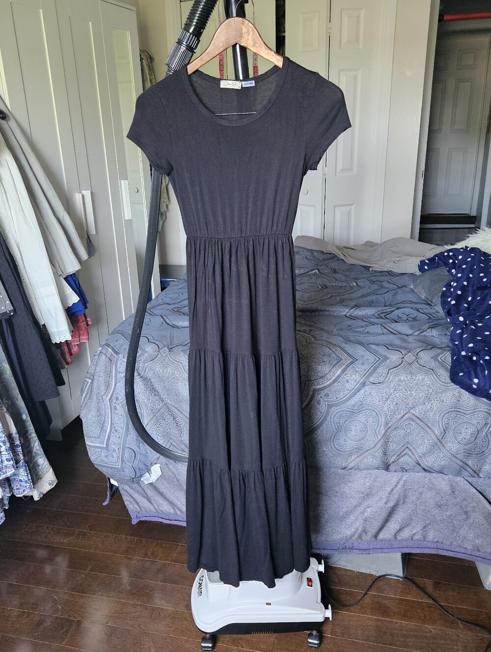 Women’s Black Short-Sleeve Tiered Maxi Dress